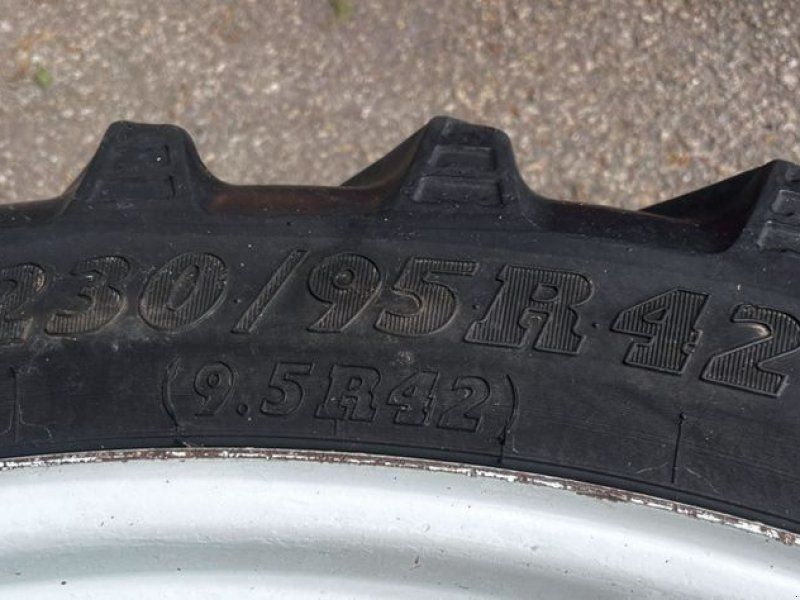 BKT Kulturräder 230/95 R42