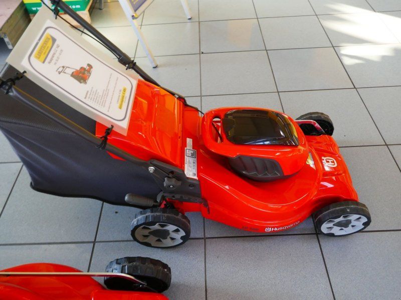 Husqvarna Rasenmäher LC 142i Akku Set