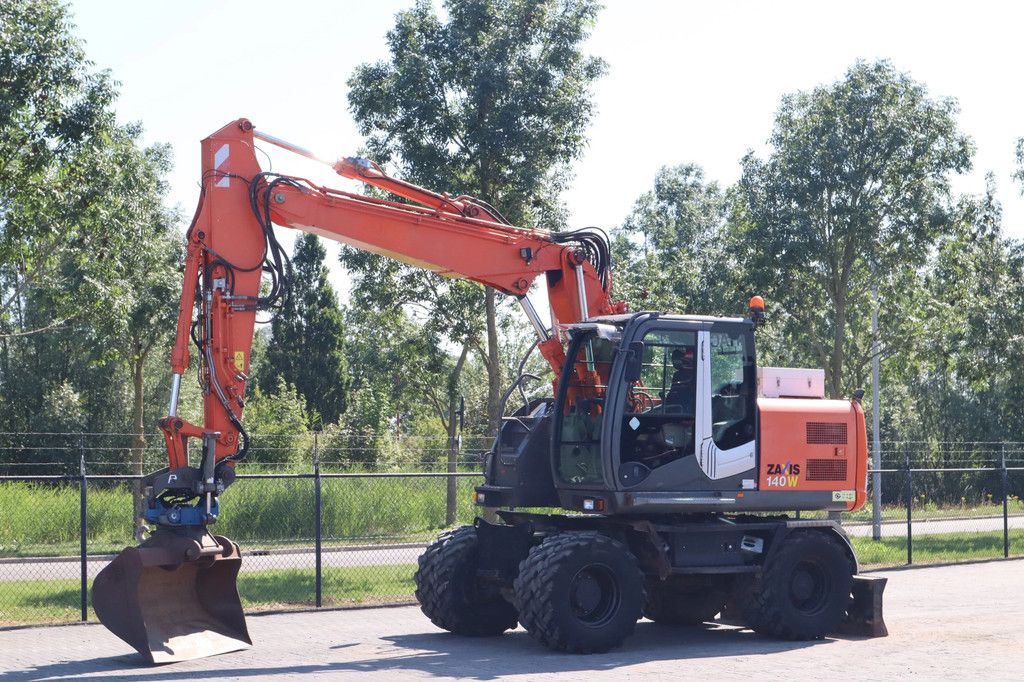 Hitachi ZX140 ZX140W-3 | ROTOTILT & BUCKET | DUTCH MACHINE