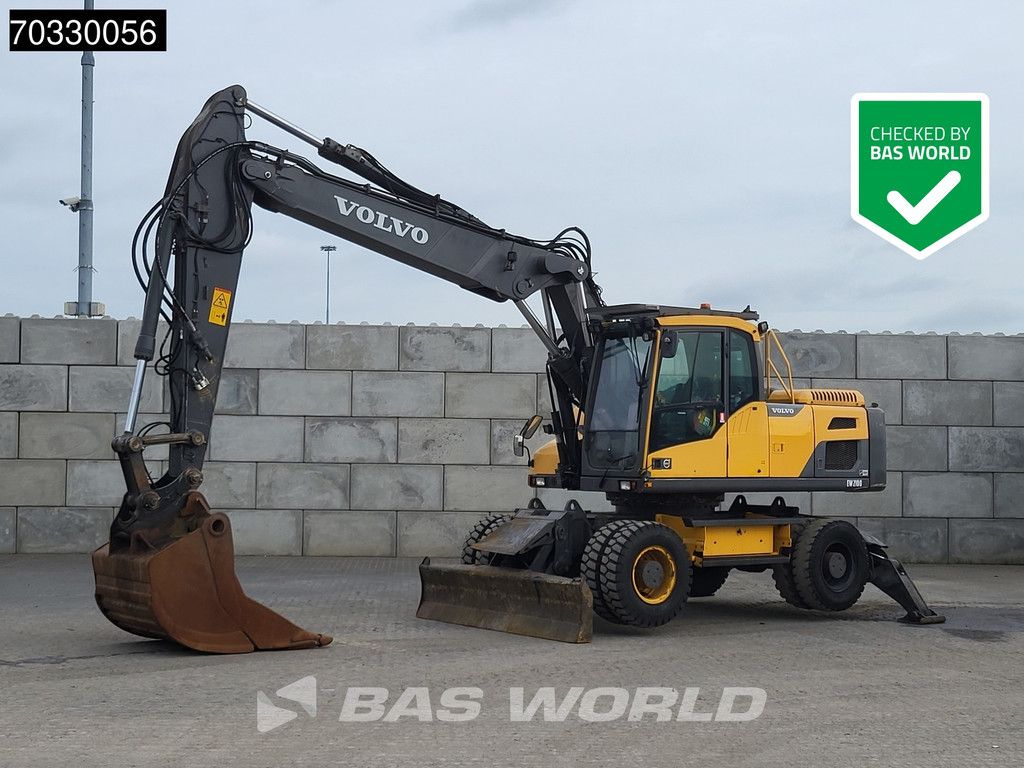 Volvo EW210 D Outrigers + Blade