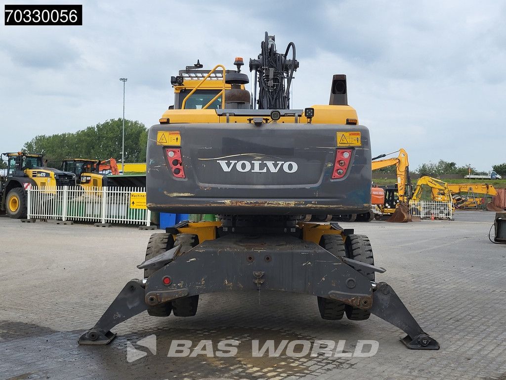 Volvo EW210 D Outrigers + Blade