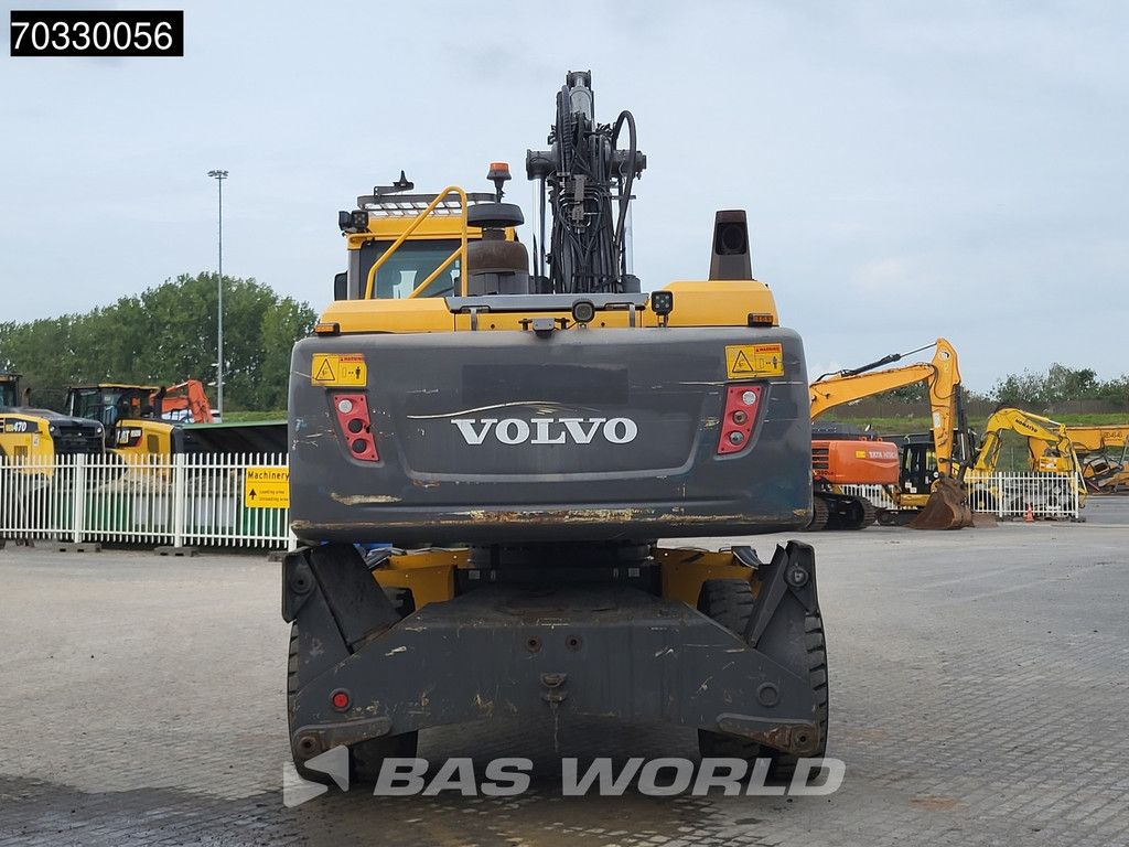 Volvo EW210 D Outrigers + Blade