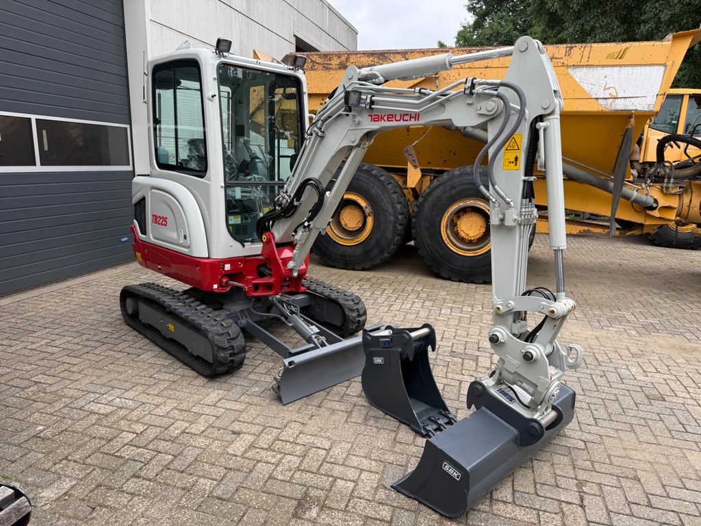 Takeuchi TB25 TB225
