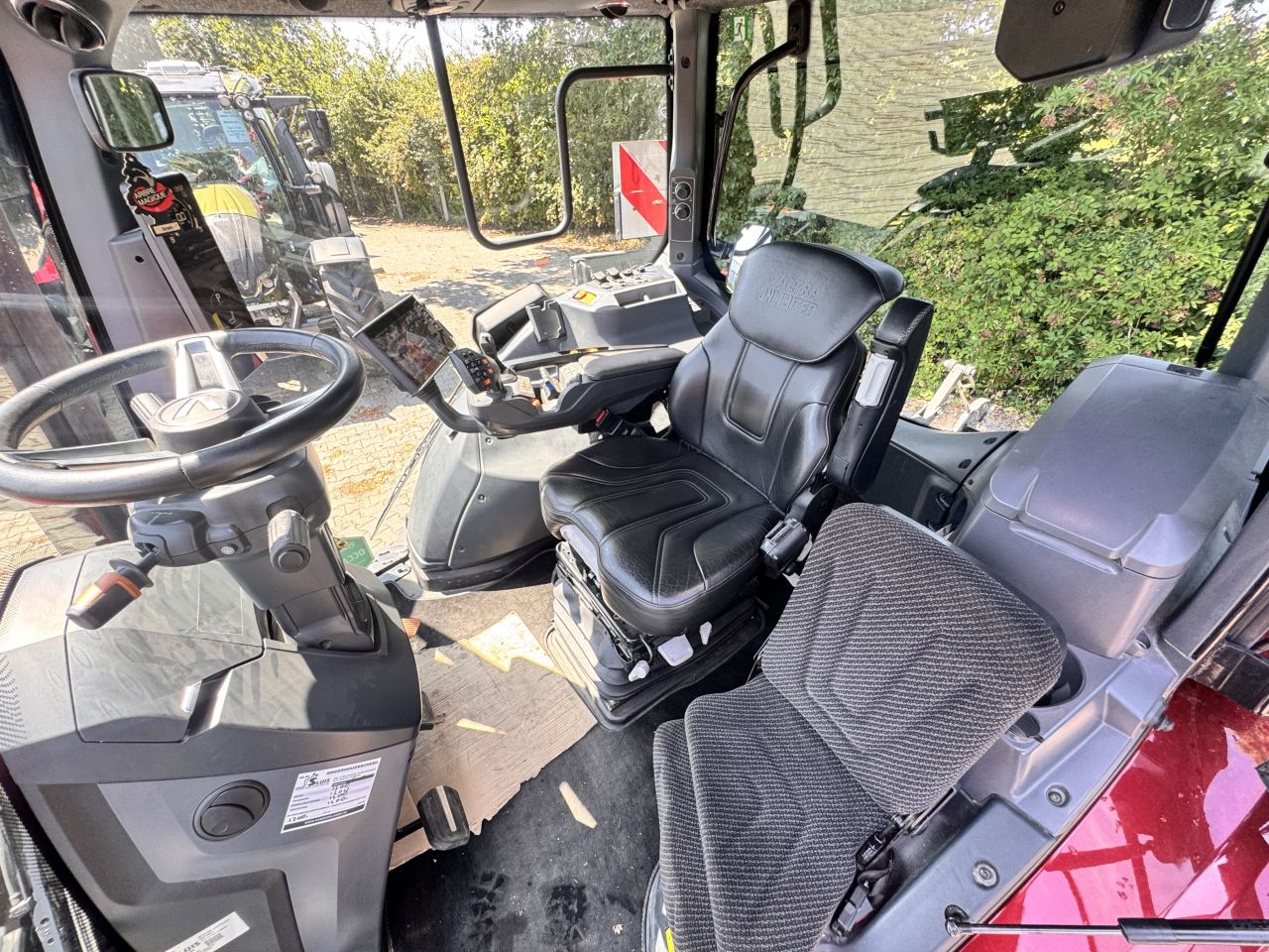 Valtra Q305