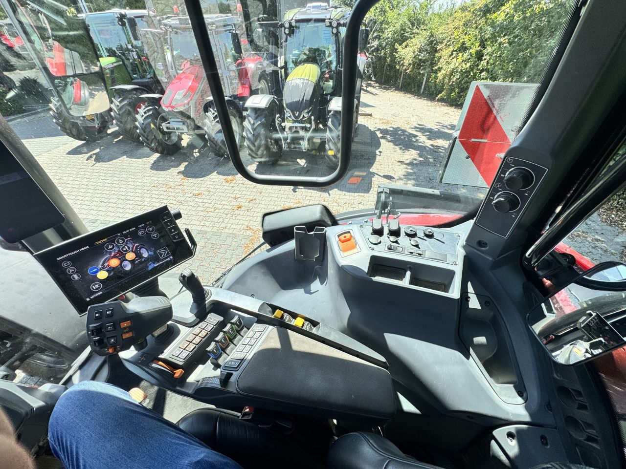 Valtra Q305