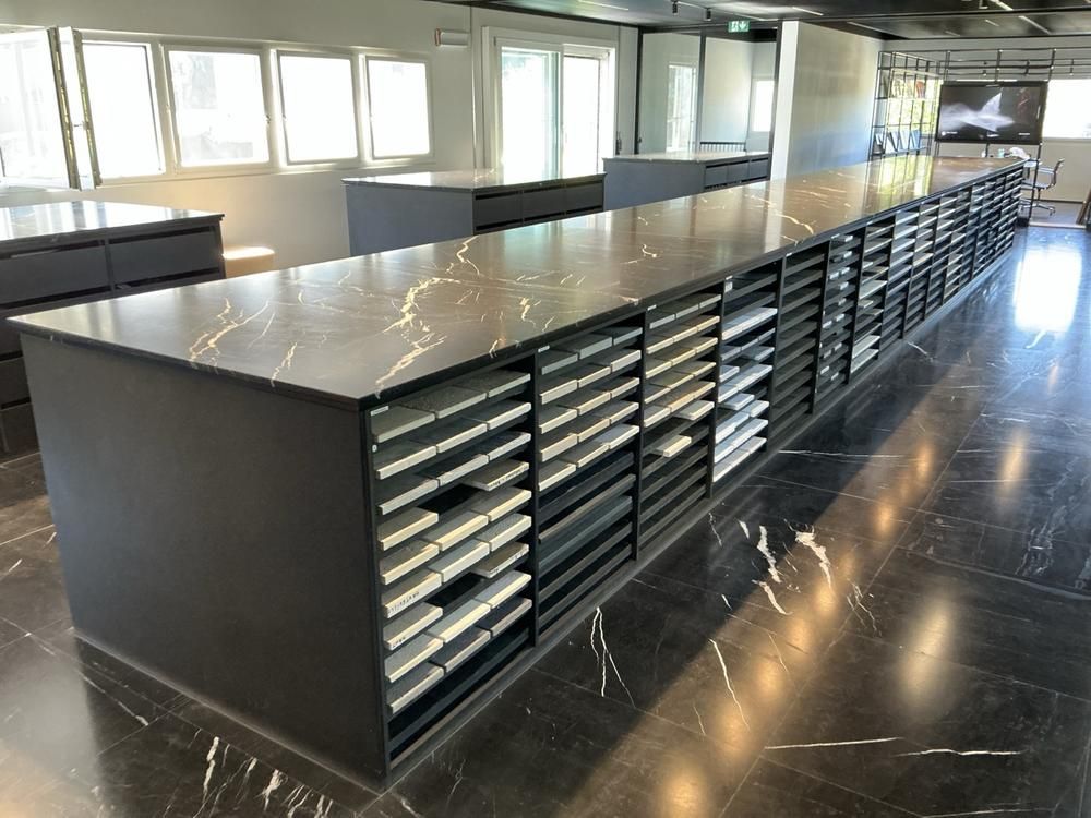 Sideboard mit Naturstein-Front