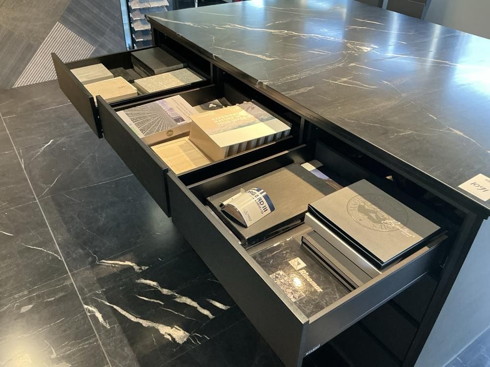 Sideboard mit Naturstein-Front