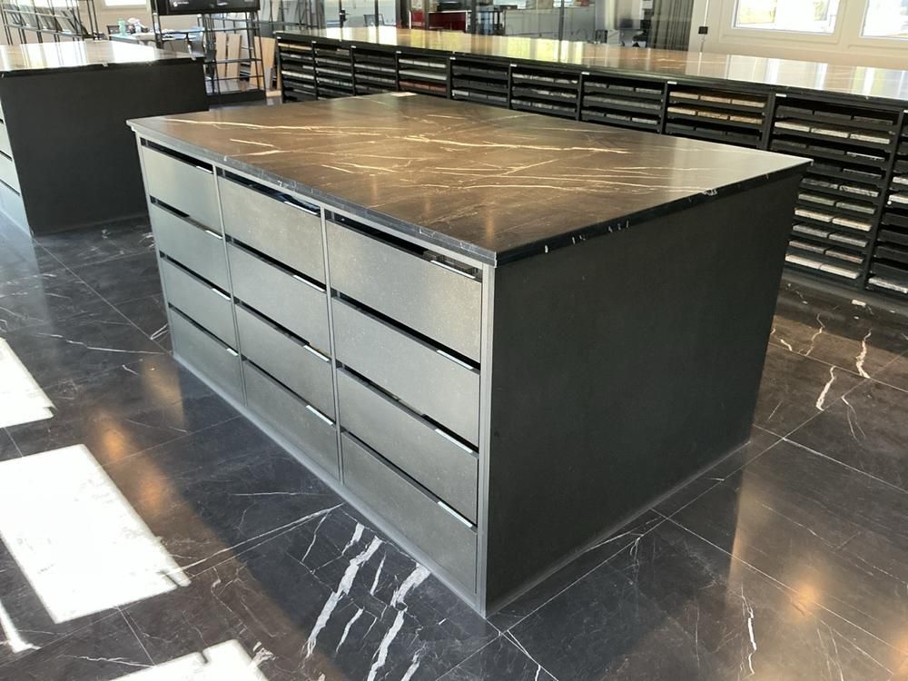 Sideboard mit Naturstein-Front