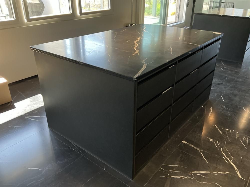 Sideboard mit Naturstein-Front