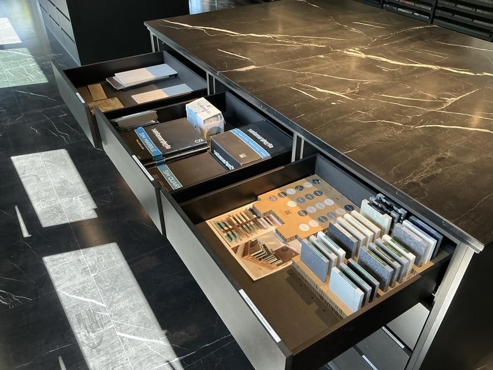 Sideboard mit Naturstein-Front