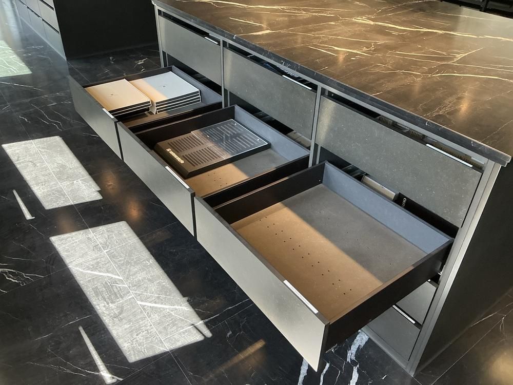 Sideboard mit Naturstein-Front