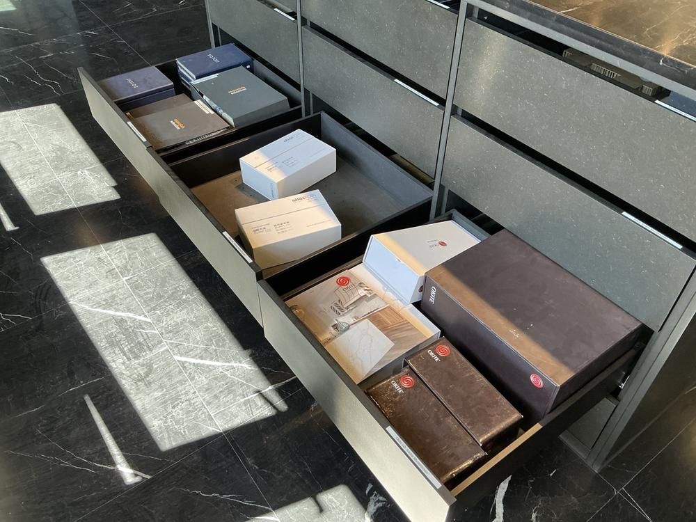 Sideboard mit Naturstein-Front