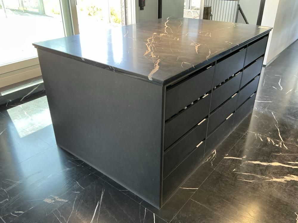 Sideboard mit Naturstein-Front