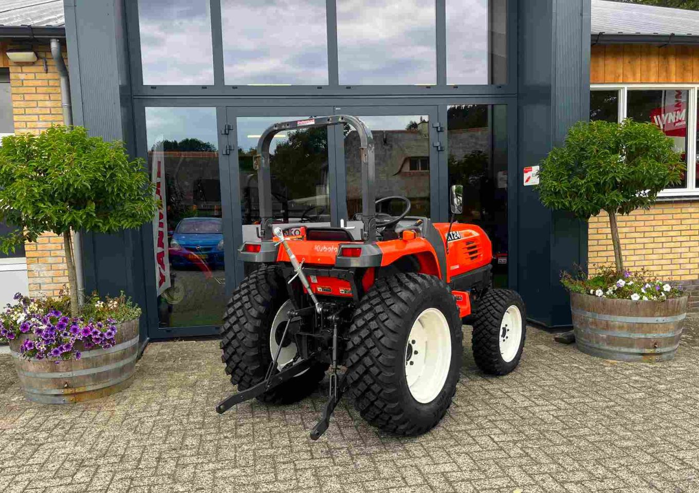 27 pk, Kubota KT 24 op nieuwe set multifunctionele banden!
