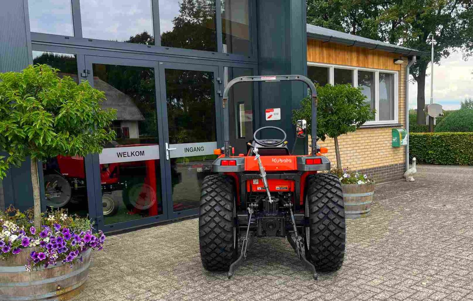 27 pk, Kubota KT 24 op nieuwe set multifunctionele banden!