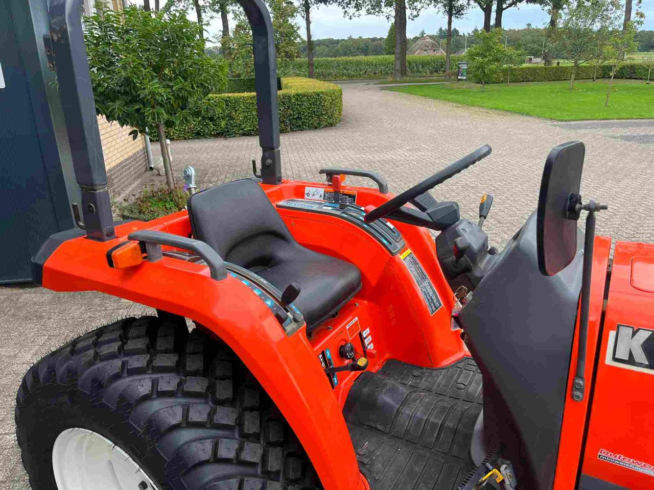 27 pk, Kubota KT 24 op nieuwe set multifunctionele banden!