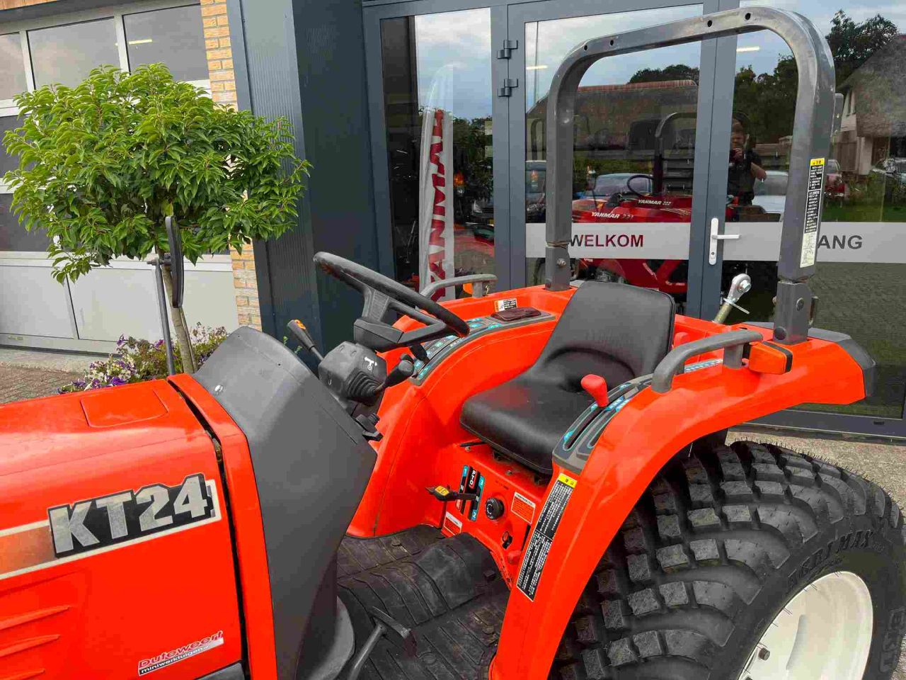 27 pk, Kubota KT 24 op nieuwe set multifunctionele banden!