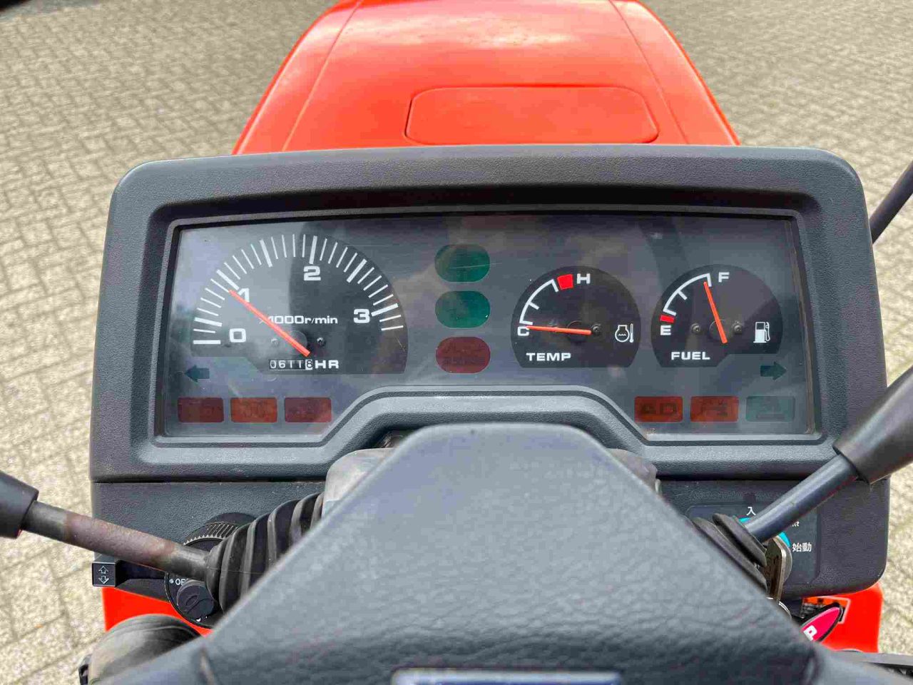 27 pk, Kubota KT 24 op nieuwe set multifunctionele banden!