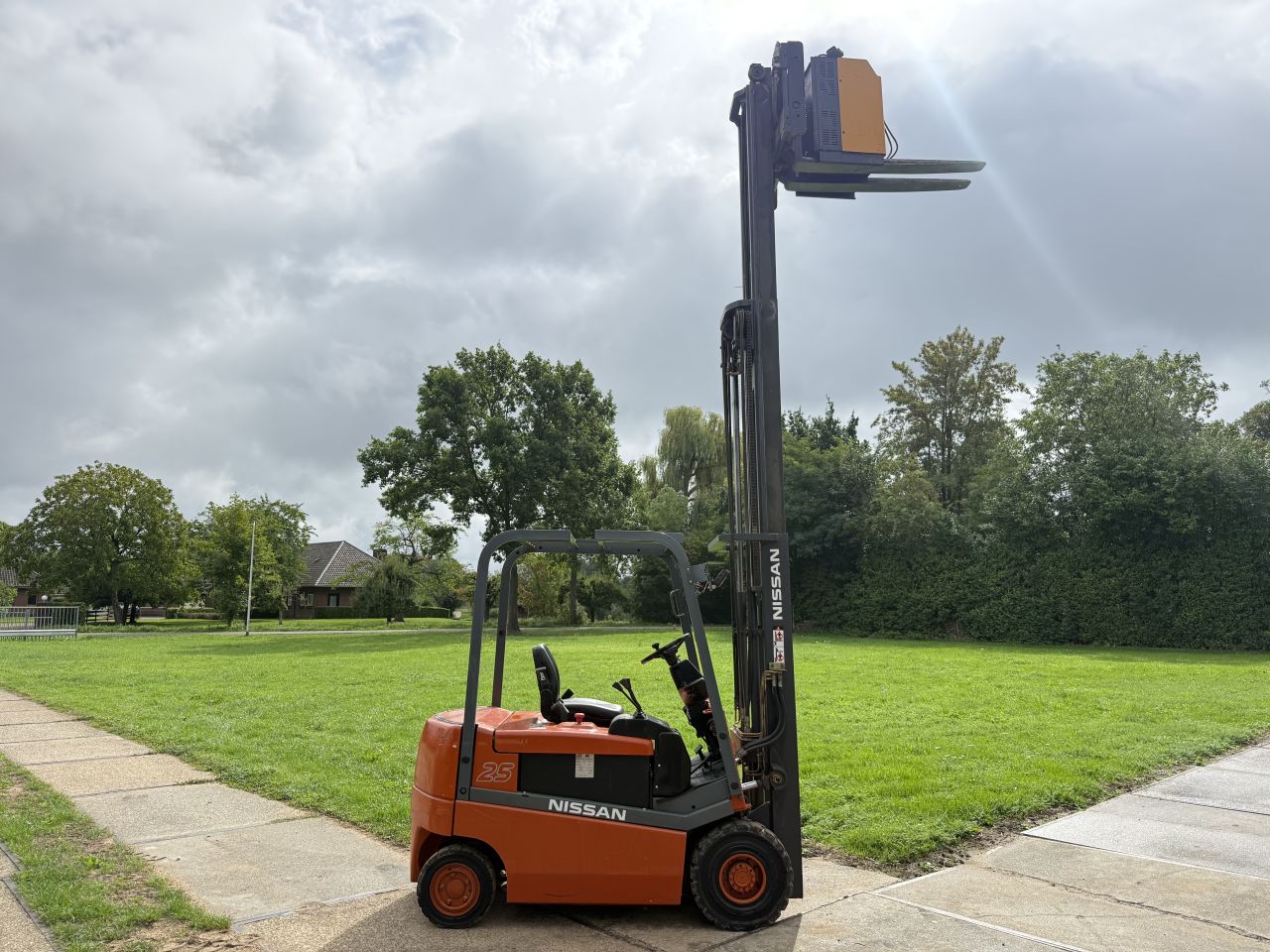 Nissan 2500KG elektrisch 3-delig Sideshift vorkversteller