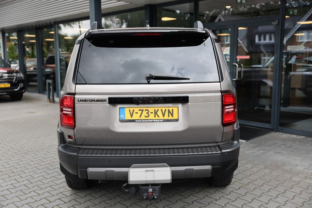 Toyota Landcruiser 250 2.8 D-4D 5DRS ELEGANCE A/T VAN