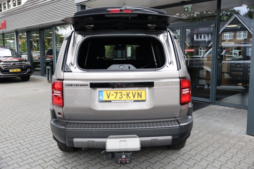 Toyota Landcruiser 250 2.8 D-4D 5DRS ELEGANCE A/T VAN