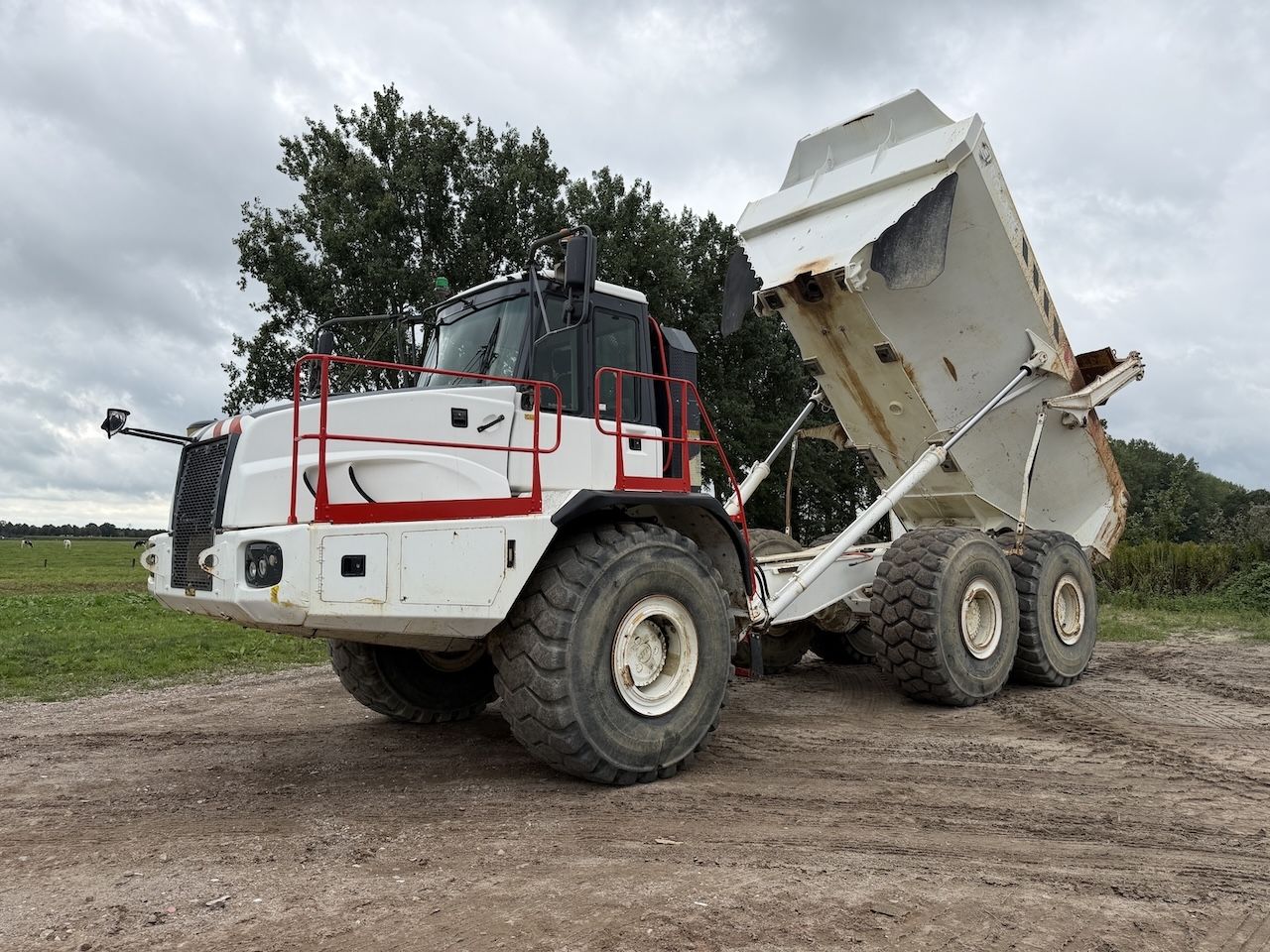 Bell B40D 9025 uur!!! 2 units available
