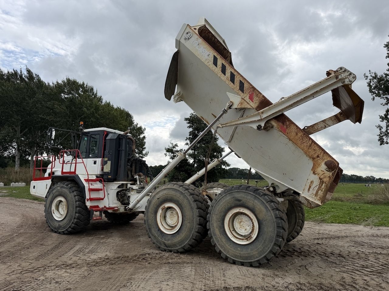 Bell B40D 9025 uur!!! 2 units available