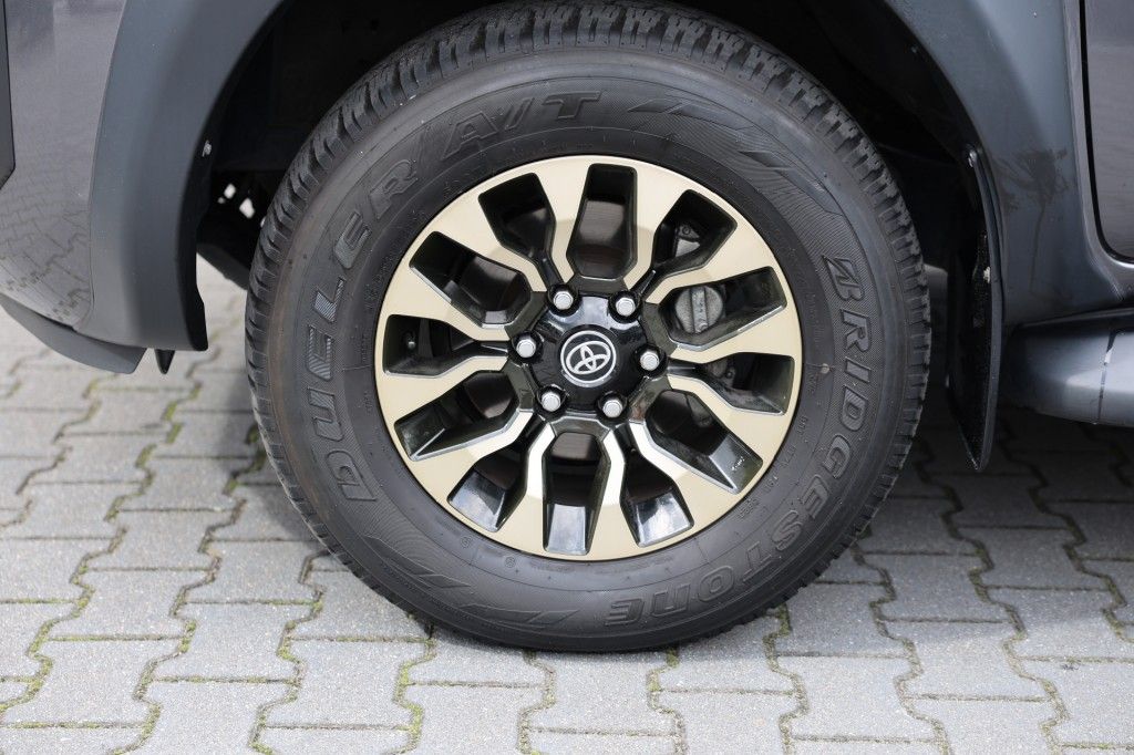Toyota Hilux 2.8 D-4D DUBBEL CABIN GR SPORT A/T 2 ZITS 4WD VAN