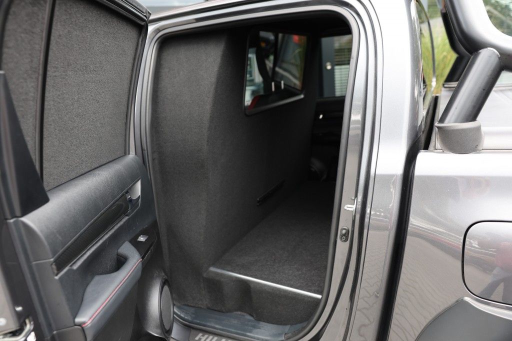 Toyota Hilux 2.8 D-4D DUBBEL CABIN GR SPORT A/T 2 ZITS 4WD VAN