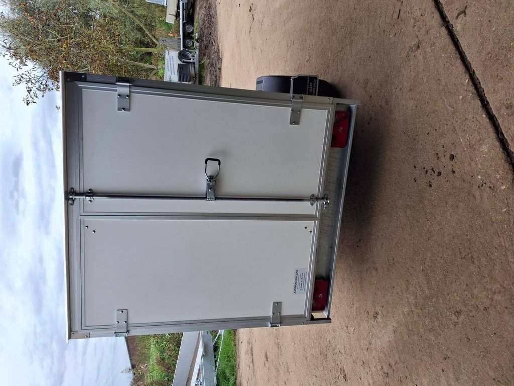 Geschlossener Anhänger 2,50 x 1,50 x 1,35 m 750 kg