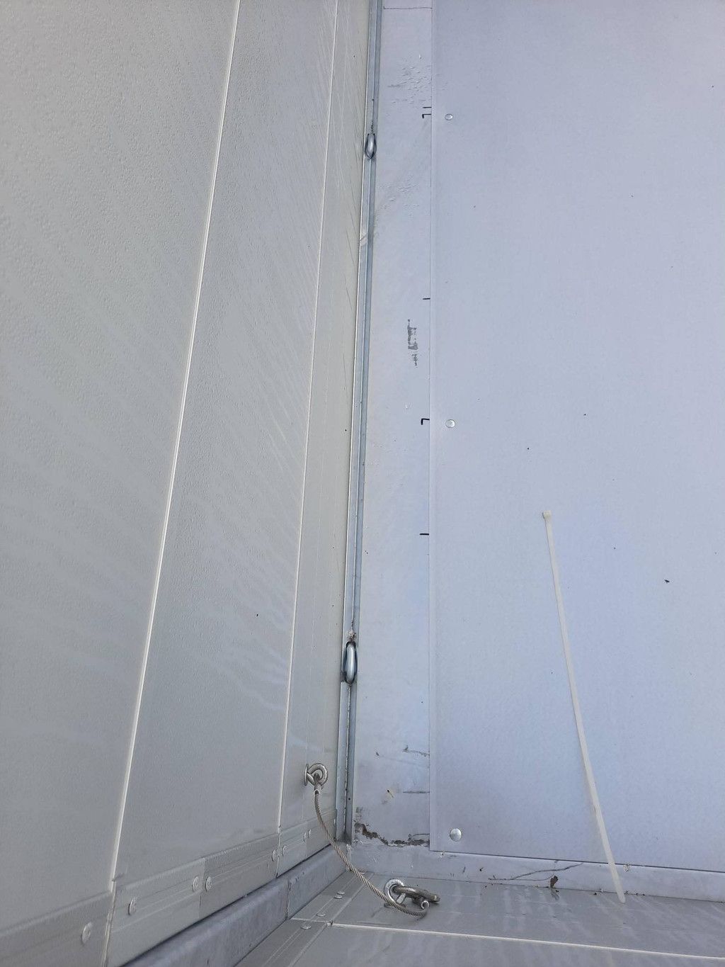 Elektrischer Kipper, zulässiges Gesamtgewicht 3500 kg, Abmessungen 400 x 200 x 105 cm