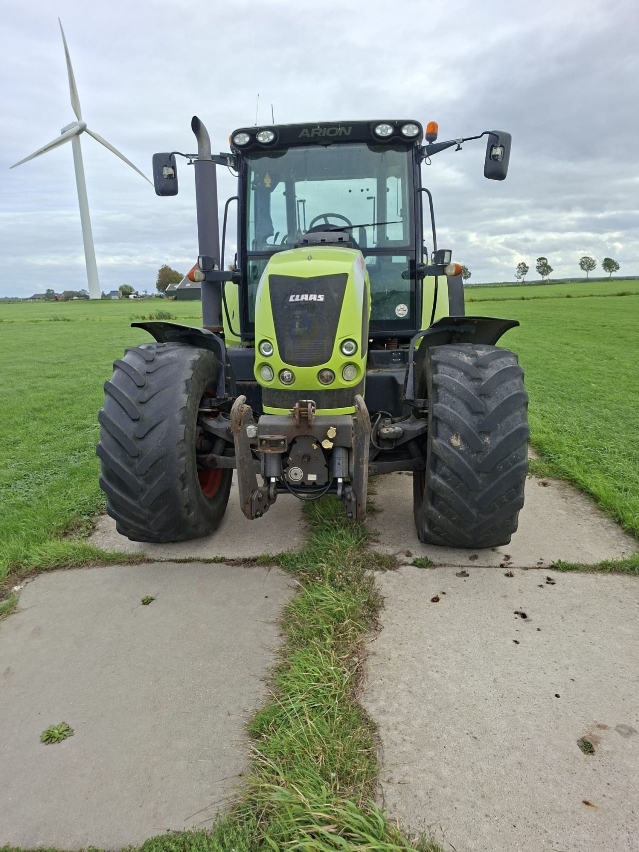 Claas Arion 640