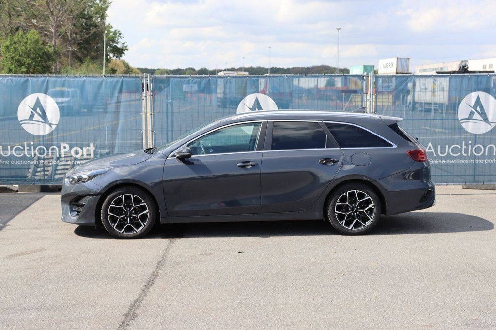 Passenger car Kia Ceed Sportswagon Mild-hybrid/Diesel 136hp 2022 (Margin)