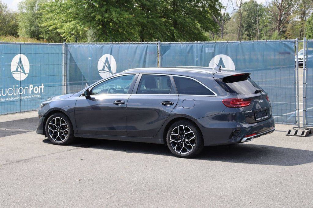 Passenger car Kia Ceed Sportswagon Mild-hybrid/Diesel 136hp 2022 (Margin)