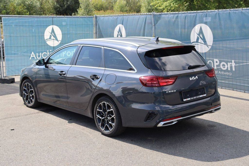 Passenger car Kia Ceed Sportswagon Mild-hybrid/Diesel 136hp 2022 (Margin)