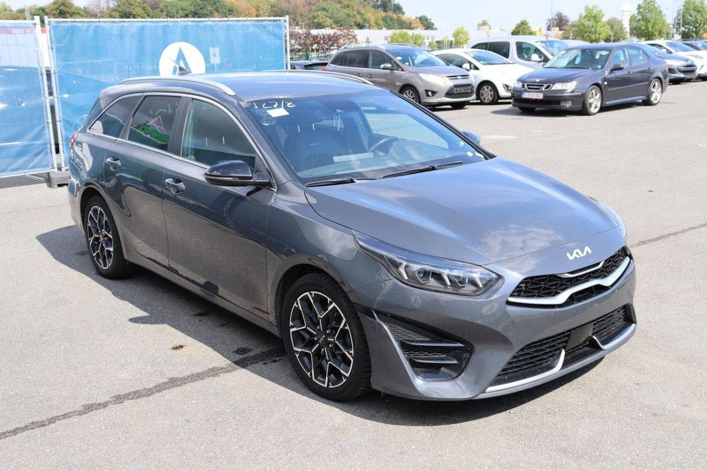 Passenger car Kia Ceed Sportswagon Mild-hybrid/Diesel 136hp 2022 (Margin)