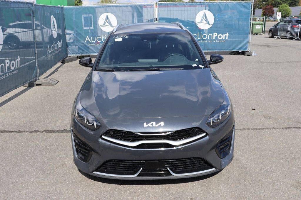Passenger car Kia Ceed Sportswagon Mild-hybrid/Diesel 136hp 2022 (Margin)