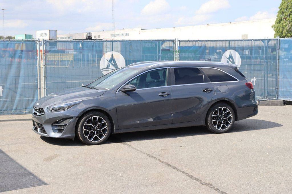 Passenger car Kia Ceed Sportswagon Mild-hybrid/Diesel 136hp 2022 (Margin)