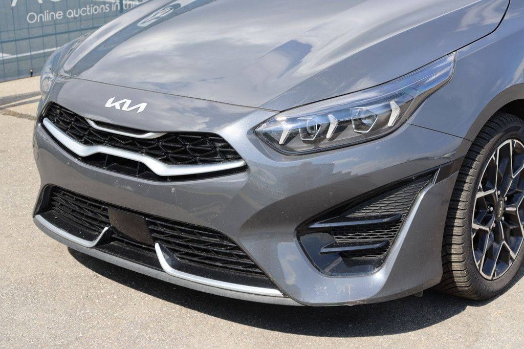 Passenger car Kia Ceed Sportswagon Mild-hybrid/Diesel 136hp 2022 (Margin)