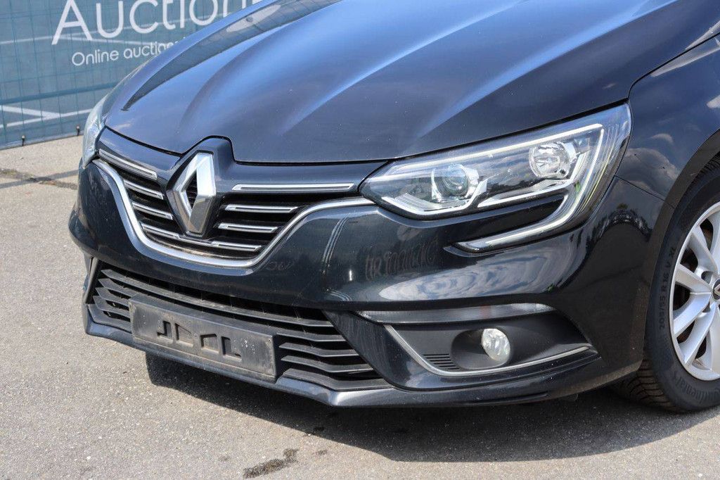 Passenger car Renault Megane Petrol 116hp 2019 (Margin)