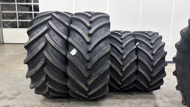 BKT 710/60 R38 + 600/60 R28 op velg