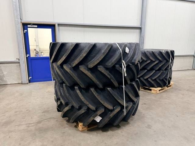 BKT 710/60 R38 + 600/60 R28 op velg