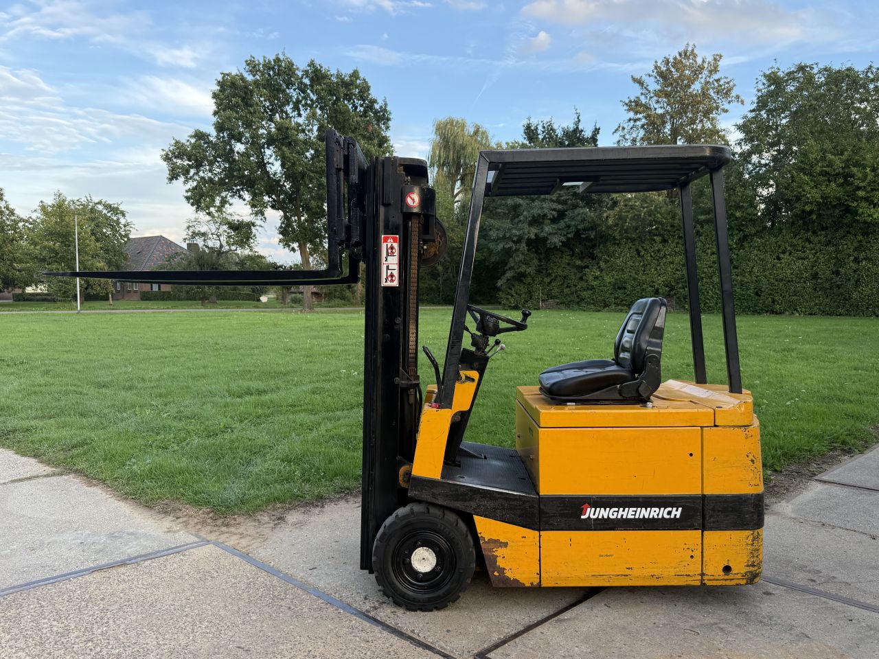 KOOPJE Jungheinrich 1500KG 3-delige mast freelift Sideshift