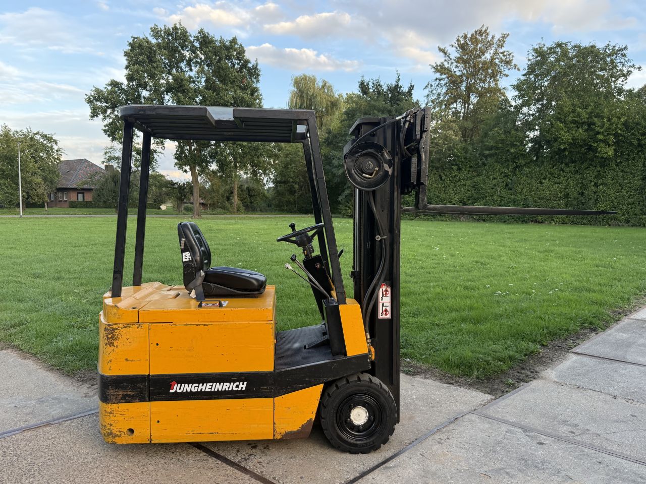 KOOPJE Jungheinrich 1500KG 3-delige mast freelift Sideshift