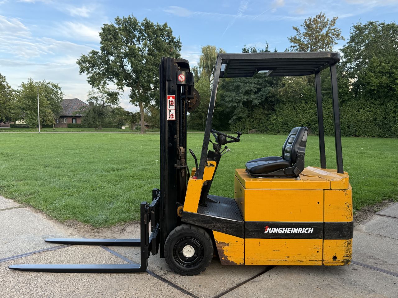 KOOPJE Jungheinrich 1500KG 3-delige mast freelift Sideshift