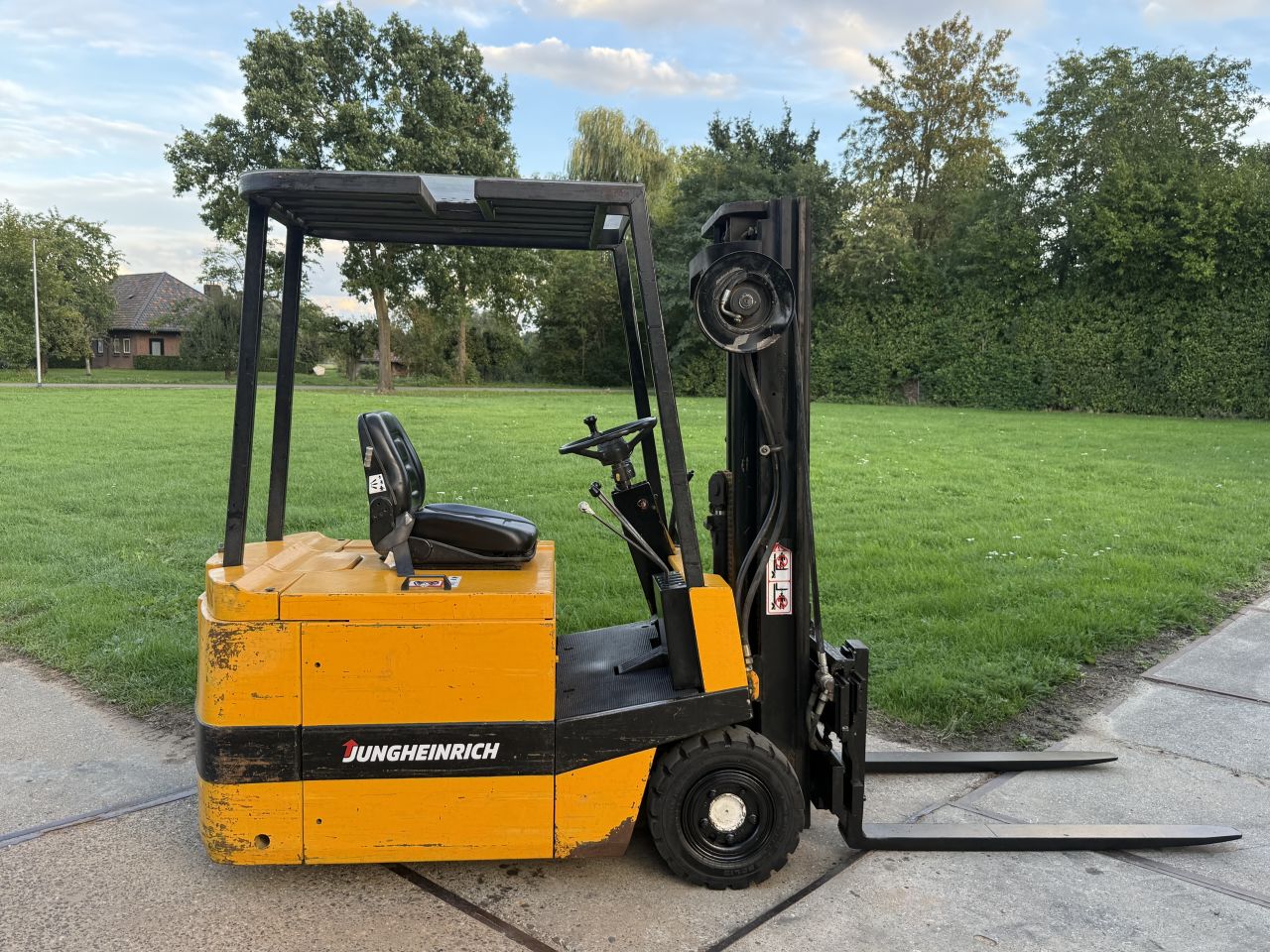 KOOPJE Jungheinrich 1500KG 3-delige mast freelift Sideshift
