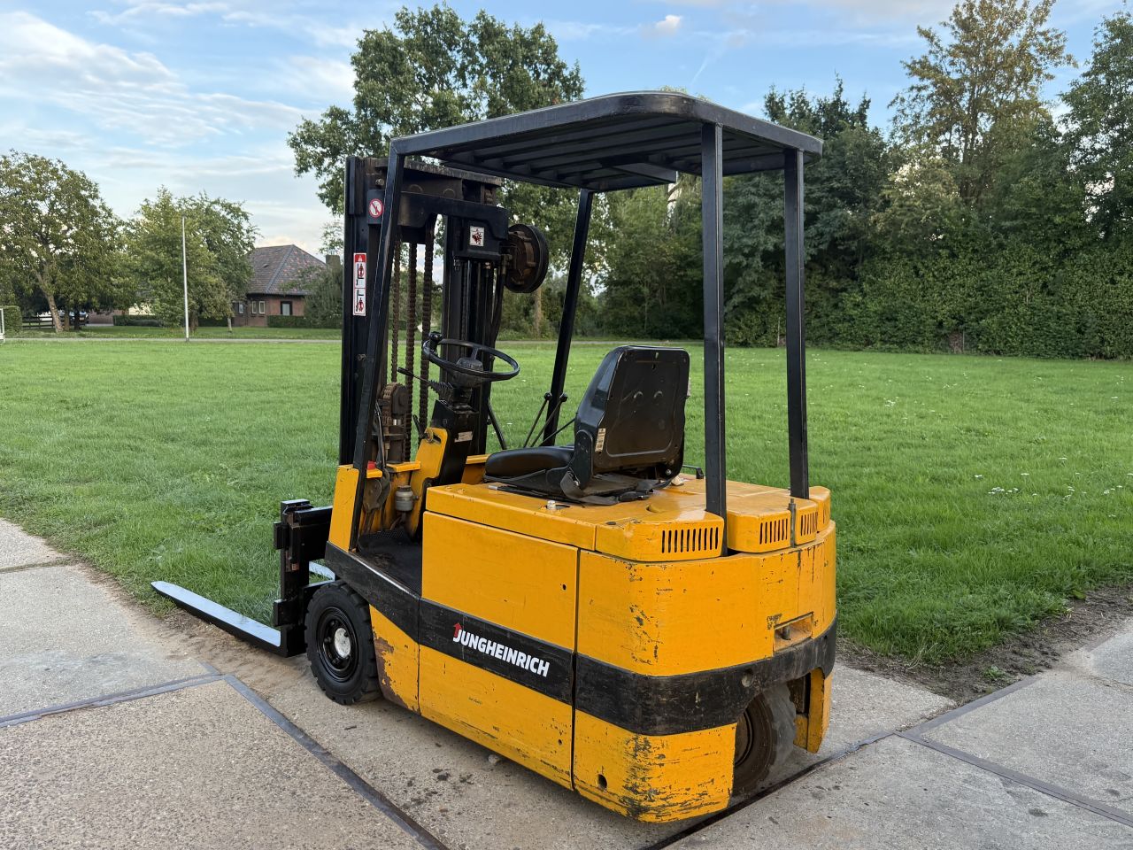 KOOPJE Jungheinrich 1500KG 3-delige mast freelift Sideshift