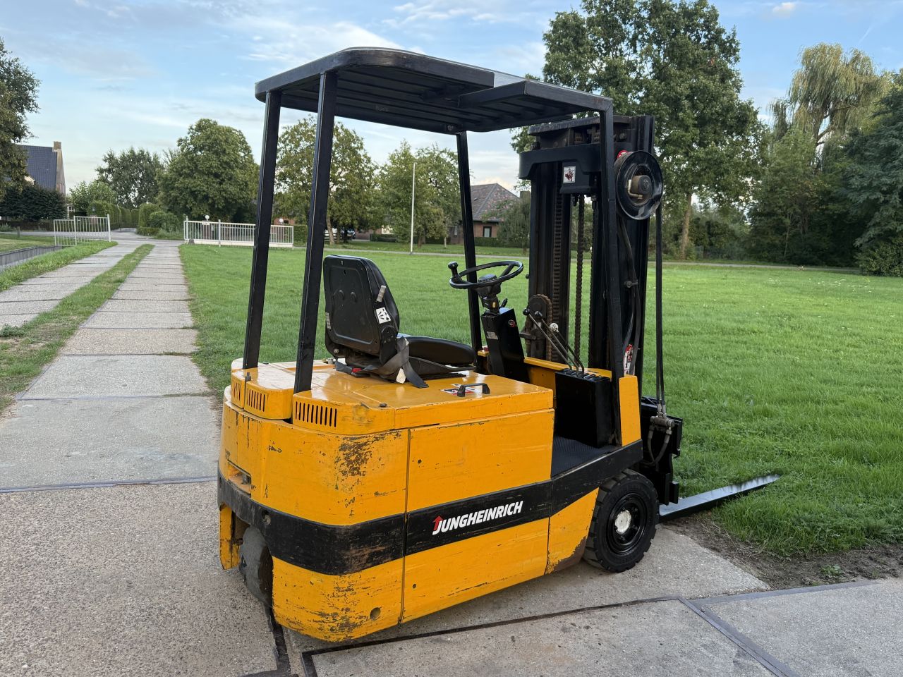 KOOPJE Jungheinrich 1500KG 3-delige mast freelift Sideshift