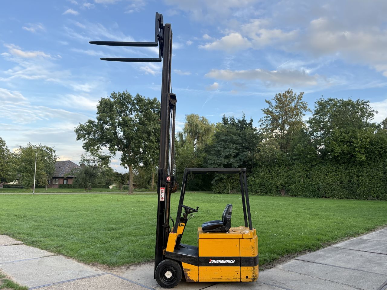 KOOPJE Jungheinrich 1500KG 3-delige mast freelift Sideshift