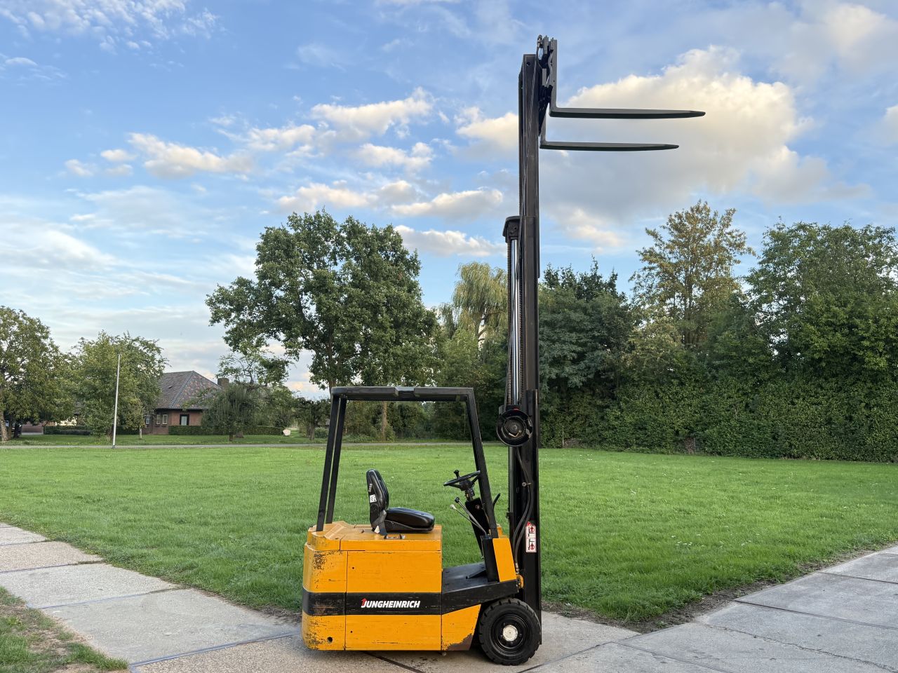 KOOPJE Jungheinrich 1500KG 3-delige mast freelift Sideshift